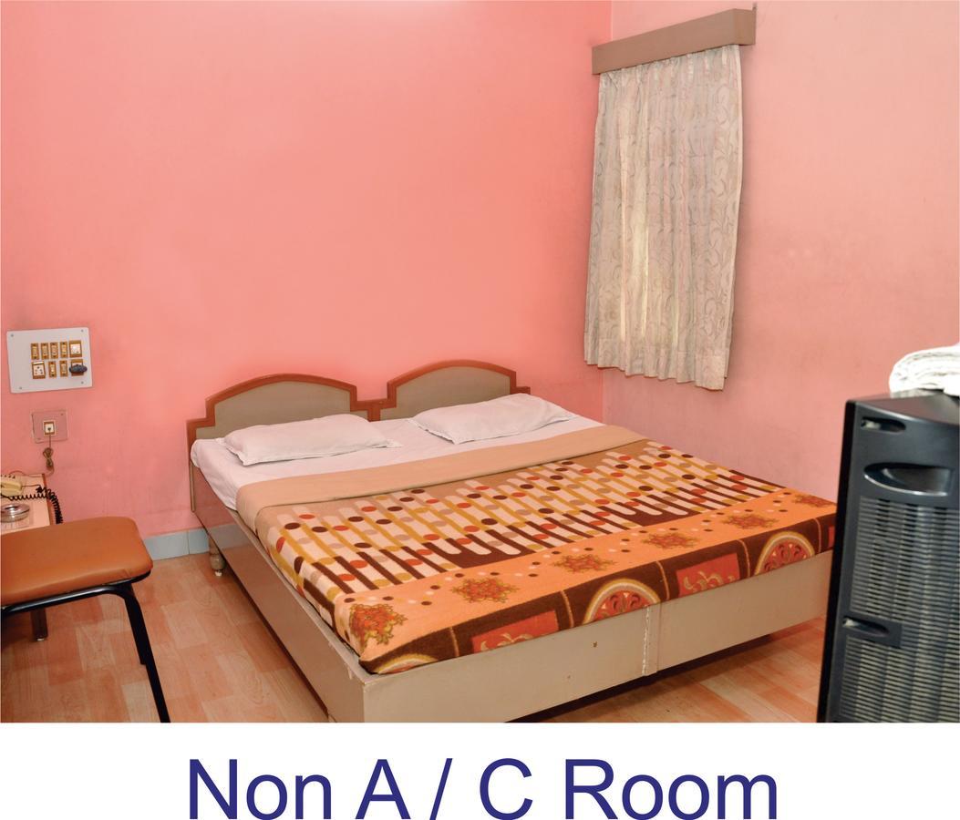 Hotel Baba Rajkot Εξωτερικό φωτογραφία